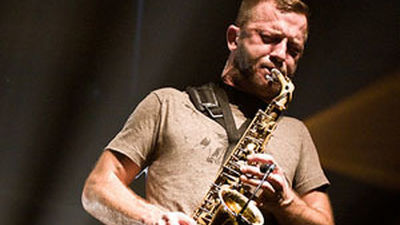 El saxofonista Colin Stetson muestra el virtuosismo de sus solos en el Museo Reina Sofía