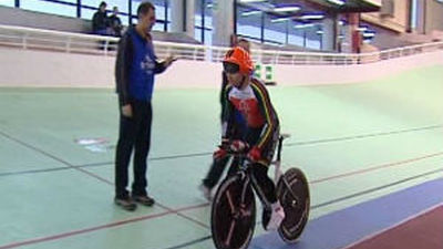 Fran Vacas trata de batir el récord mundial de 1.000 kms de ciclismo indoor