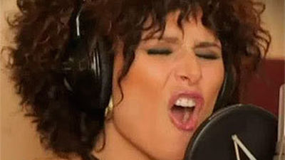 Rosa de España, sin suerte en el amor