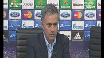 Mourinho: "Este árbitro en Italia me dejó con nueve y pitó un penalti inexistente"