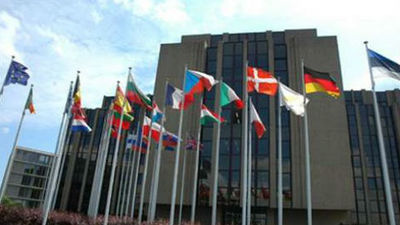 Los españoles que residen en el extranjero ya superan los dos millones