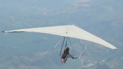 Mueren dos personas en un accidente de un ala delta en Granada