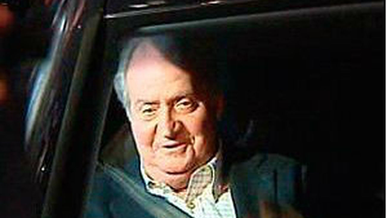 "Hoy sí que voy al taller", dice el rey al llegar al hospital para operarse