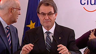 CiU perdería 10 escaños y ERC subiría 7 según un sondeo de la Generalitat