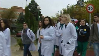 Los médicos madrileños piden una reunión con González