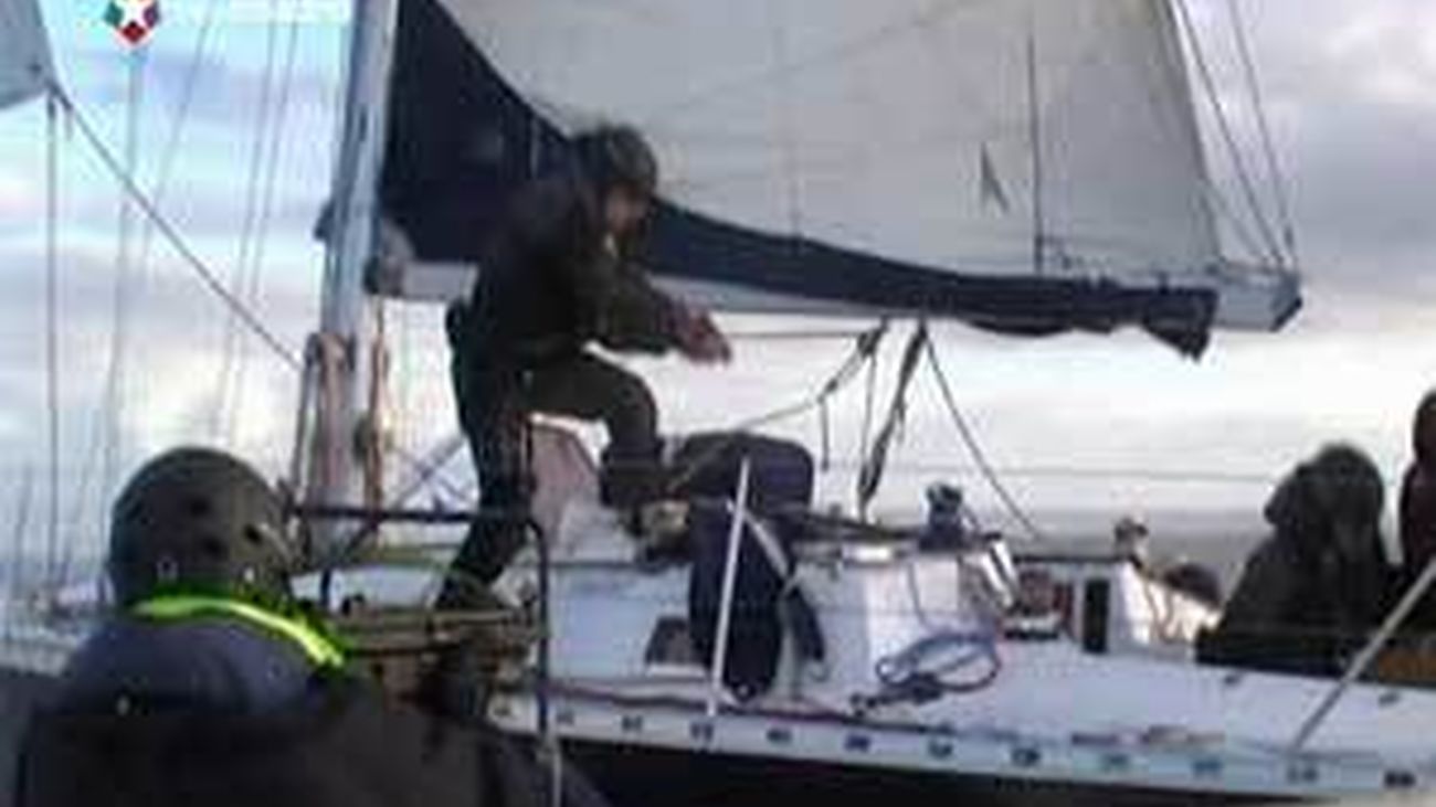 Intervienen en Huelva un velero con 50 litros de cocaína disuelta en agua mar