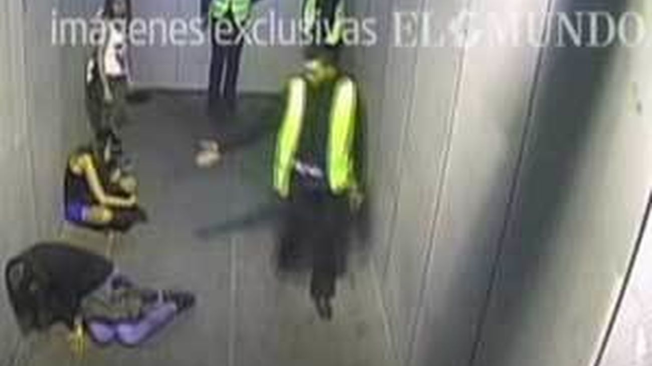 Empleados de Kontrol 34 taponaron el pasillo contiguo al vomitorio donde murieron las jóvenes