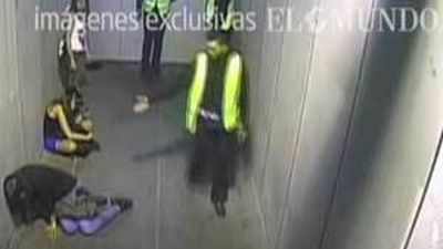 Empleados de Kontrol 34 taponaron el pasillo contiguo al vomitorio donde murieron las jóvenes