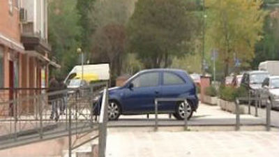 Tres encapuchados atracan a un representante de joyería en Vallecas