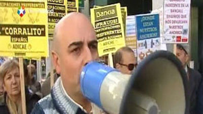 Miles de personas denuncian el fraude de las preferentes