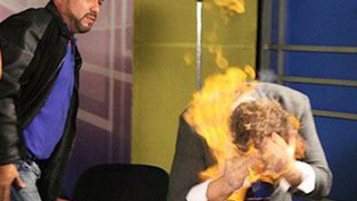 Queman la cara a un ilusionista durante un programa de televisión