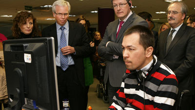 El comisario europeo de Empleo, Asuntos Sociales e Inclusión conoce el modelo laboral de la ONCE y su Fundación