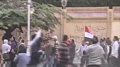 Dos muertos por los enfrentamientos junto al palacio presidencial en Egipto