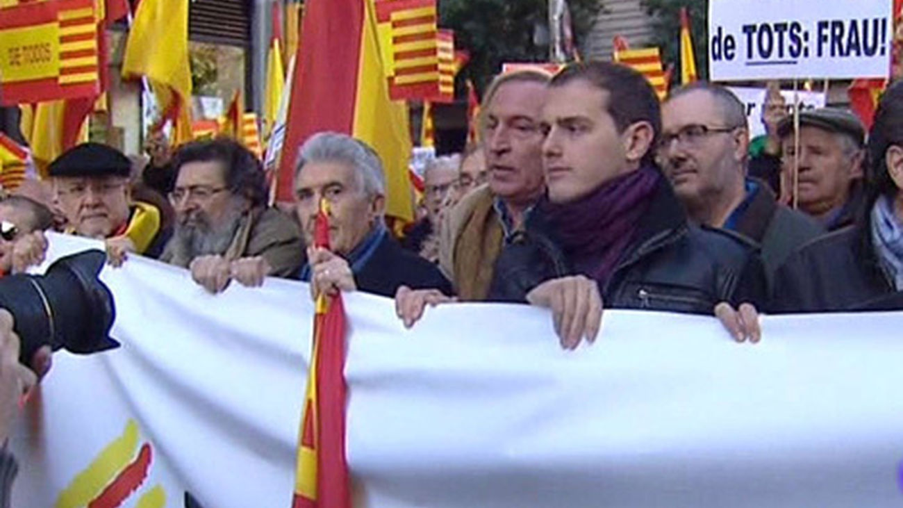 7.000 personas secundan en Barcelona la marcha por la Constitución