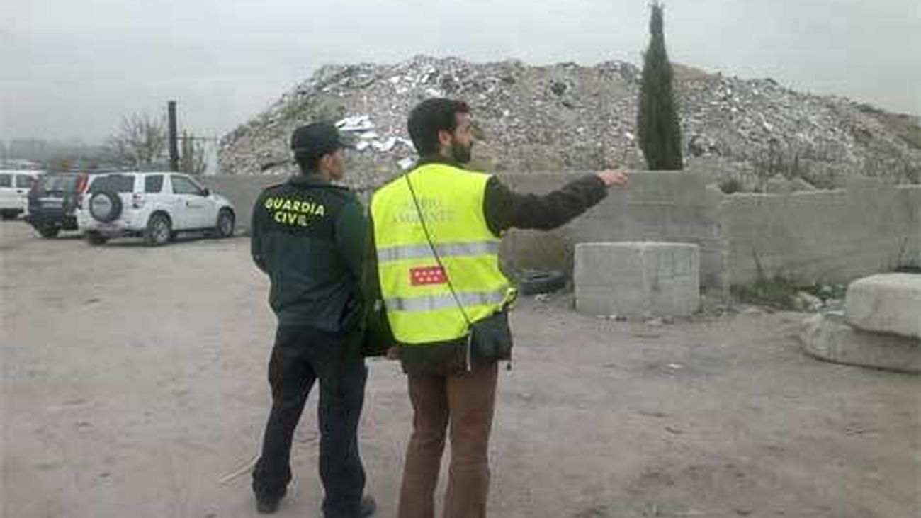Clausuradas dos escombreras en Cañada Real