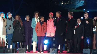 Los Obama inauguran el encendido navideño y recuerdan a las víctimas de Sandy