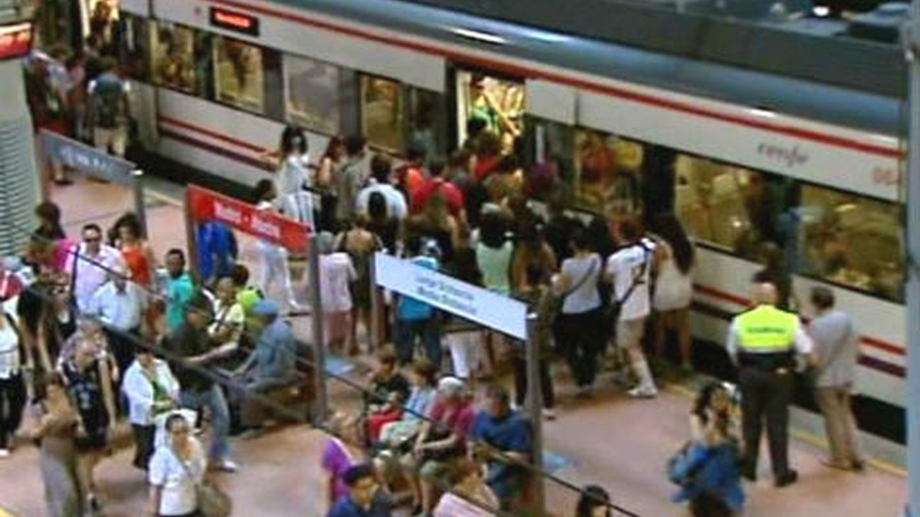 Los sindicatos ferroviarios se reúnen  hoy con Fomento, a tres días de la huelga en el sector