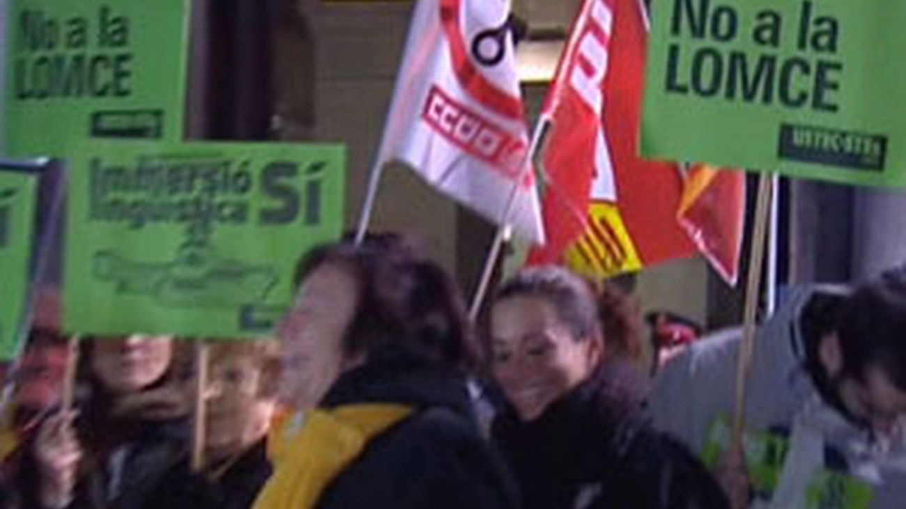 Defensores de la educación pública salen a las calles contra las reformas de Wert