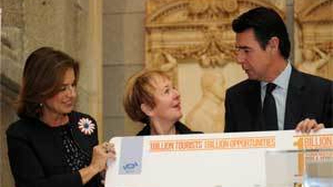 Una jubilada británica de visita en Madrid turista mil millones