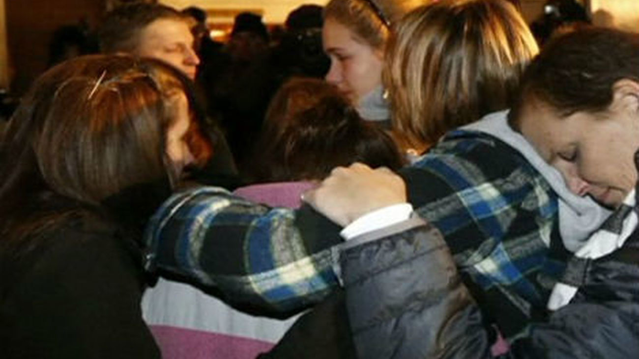 El autor de la matanza de Connecticut entró por la fuerza en la escuela