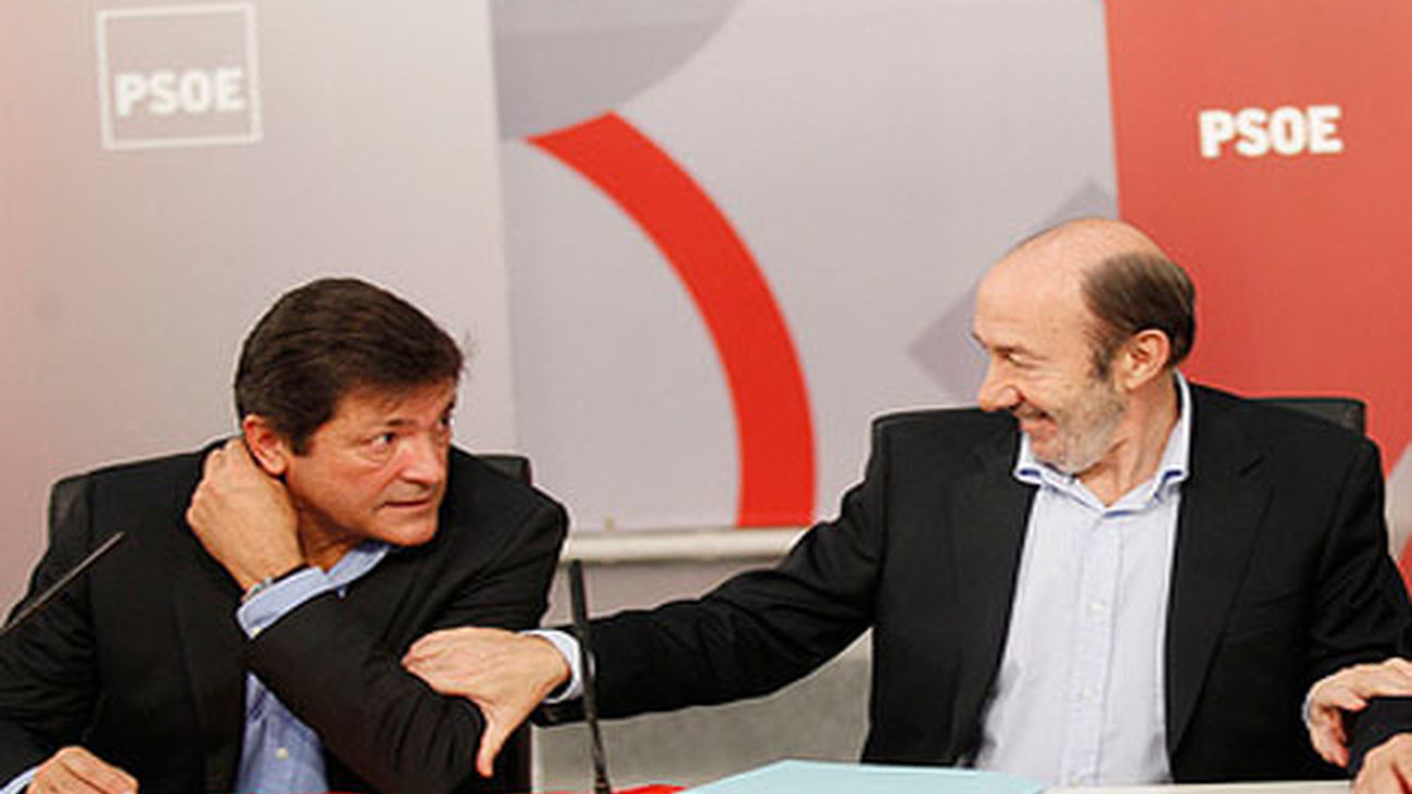 Rubalcaba declina desvelar si se presentará a las primarias: "Dios dirá"