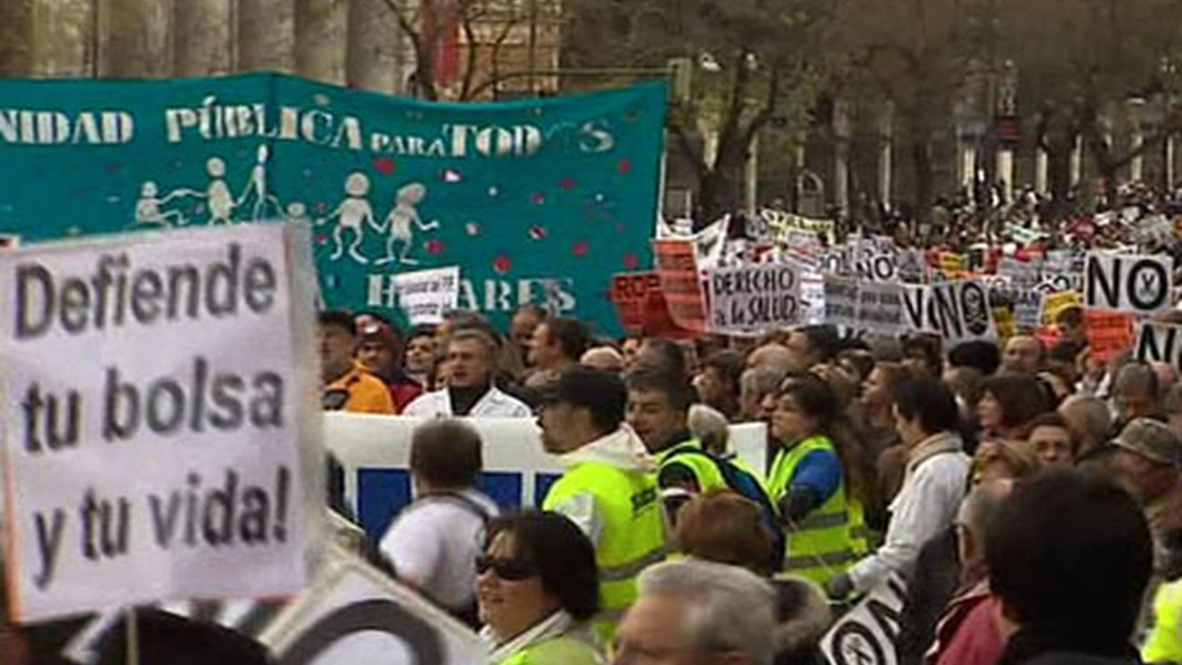 La ‘marea blanca’ recorre Madrid y otras 15 ciudades