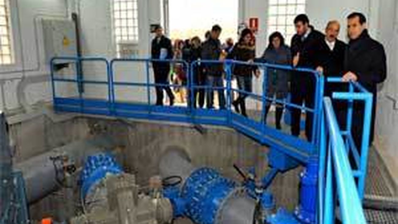 Victoria visita la nueva estación de suministro de agua potable en Aranjuez