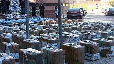 Incautados 1.678 kilos de hachís en una embarcación a la deriva en Cádiz