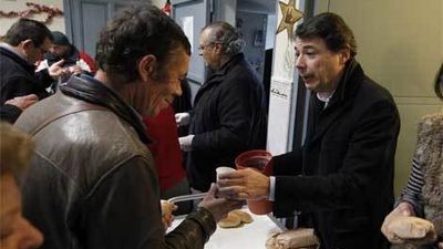González visitó el comedor social "Cachito de cielo" el día de Navidad