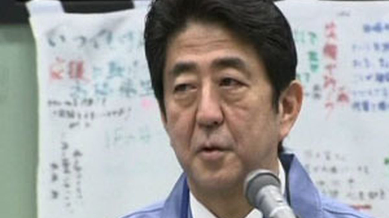 El nuevo primer ministro nipón inspecciona la maltrecha central de Fukushima
