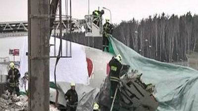 Muere una quinta tripulante del avión que se salió de la pista en Moscú