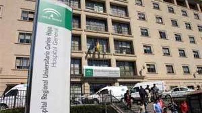 Un hombre se quema a lo bonzo ante un hospital en Málaga