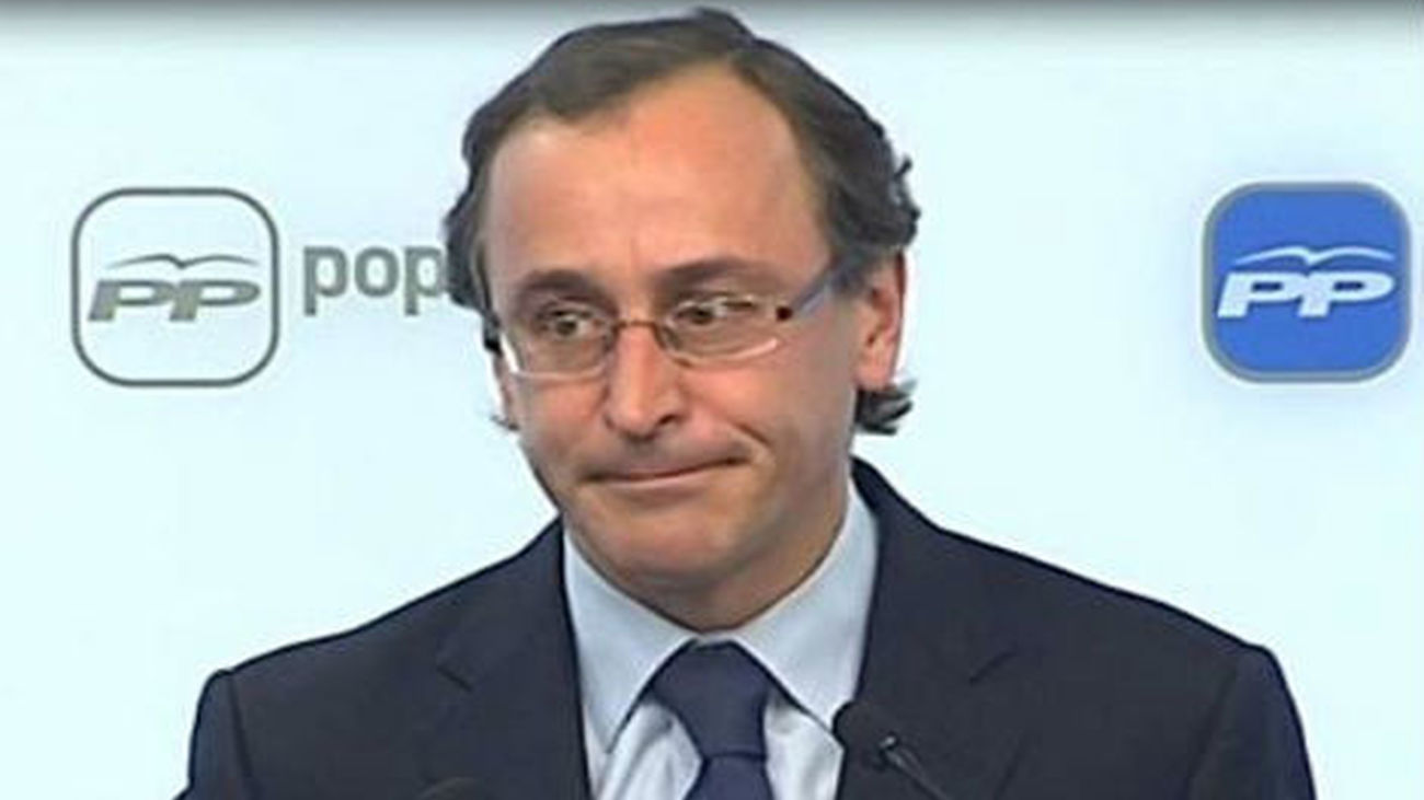 El PP tiende la mano al PSOE y le pide "valentía" para llegar a acuerdos