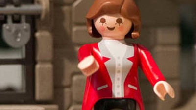 Una Merkel de Playmobil reina en el tren en miniatura del líder de Baviera