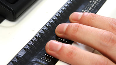 La ONCE reivindica el sistema de Braille, unido a las nuevas tecnologías, como herramienta de integración