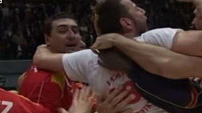 Botella desea suerte a la selección de balonmano