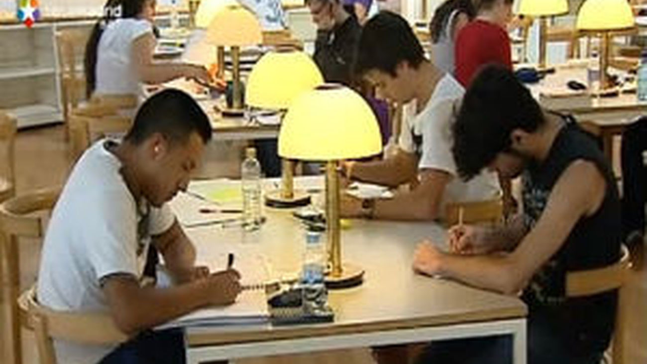 Doce bibliotecas públicas de la Comunidad amplían su horario para facilitar la preparación de los exámenes