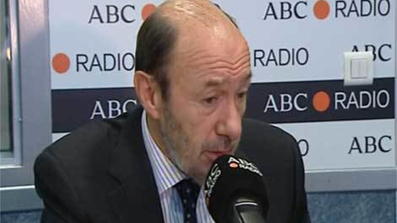 Rubalcaba se ve liderando el PSOE hasta 2016 porque tiene contrato por 4 años