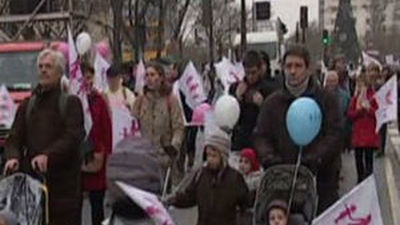 Masiva protesta en París contra el proyecto de ley sobre las bodas gay