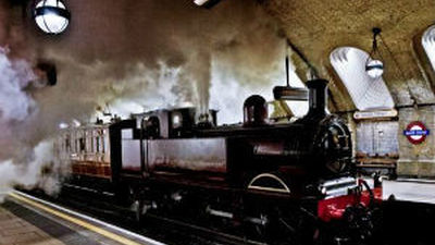 Un viaje en locomotora conmemora el 150 aniversario del metro de Londres