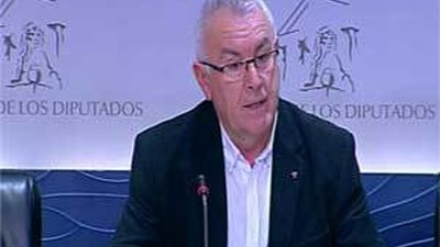 Cayo Lara: IU no votará en Cataluña una moción de marcado carácter independentista
