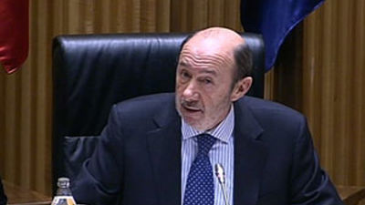 Rubalcaba: Rajoy mintió con el déficit al llegar y recortó "porque quiso"