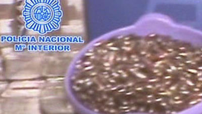 Requisados 120 kilos de bellotas de hachís ocultas en compartimentos secretos de vehículos