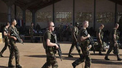 Aviones franceses bombardean posiciones insurgentes en el norte de Mali