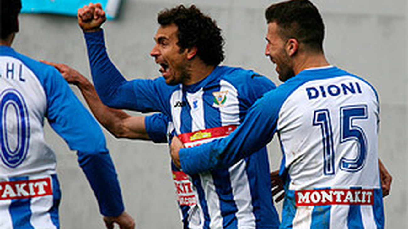 Carlos Martínez y Dioni celebran un gol en el partido ante el Real Madrid C