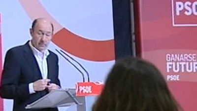 Rubalcaba habría elegido un hospital público pero respeta la decisión del Rey