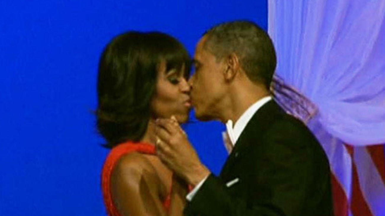 Los Obama derrochan complicidad en un baile de inauguración para la historia