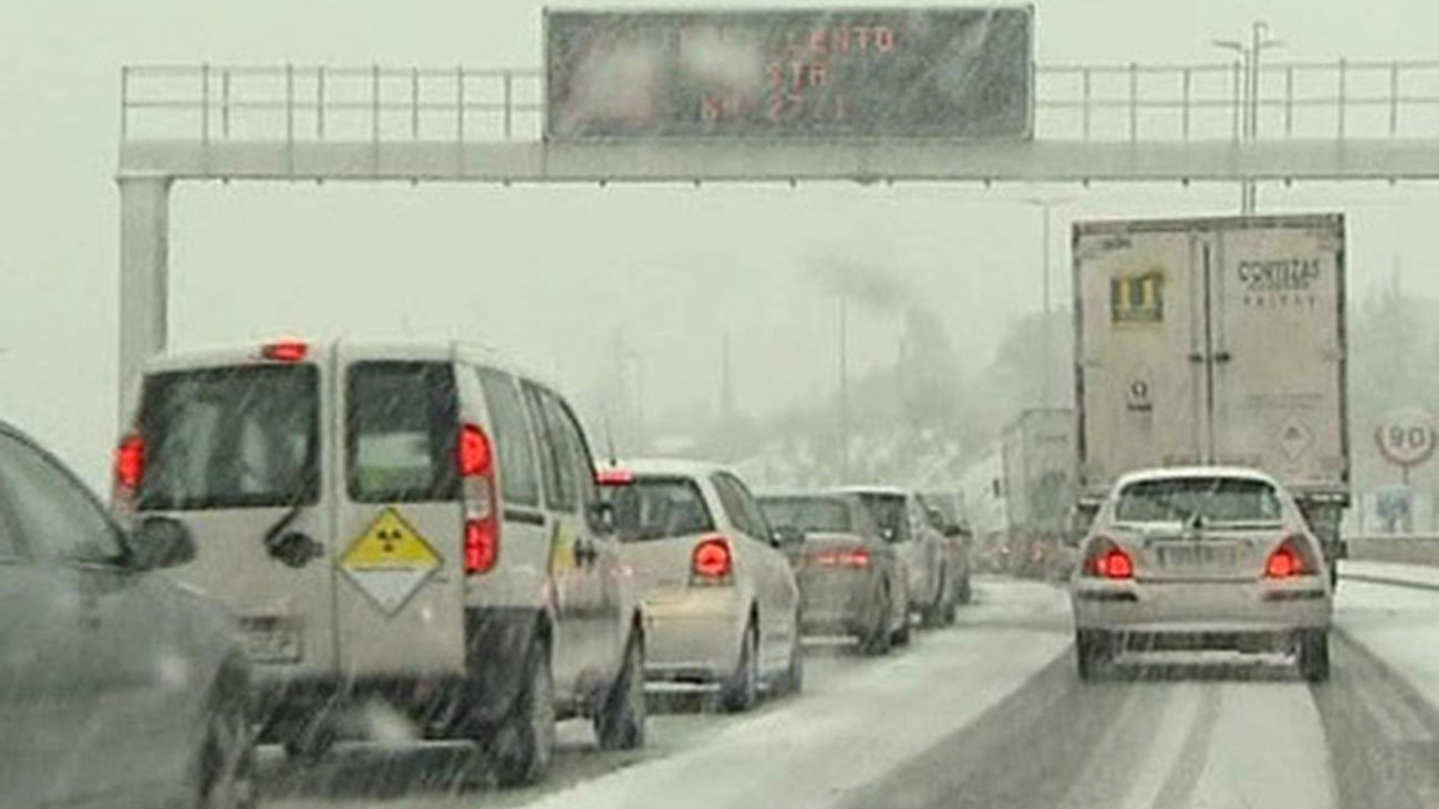 Madrid mantiene nivel alerta en la sierra ante nieve y viento fuerte