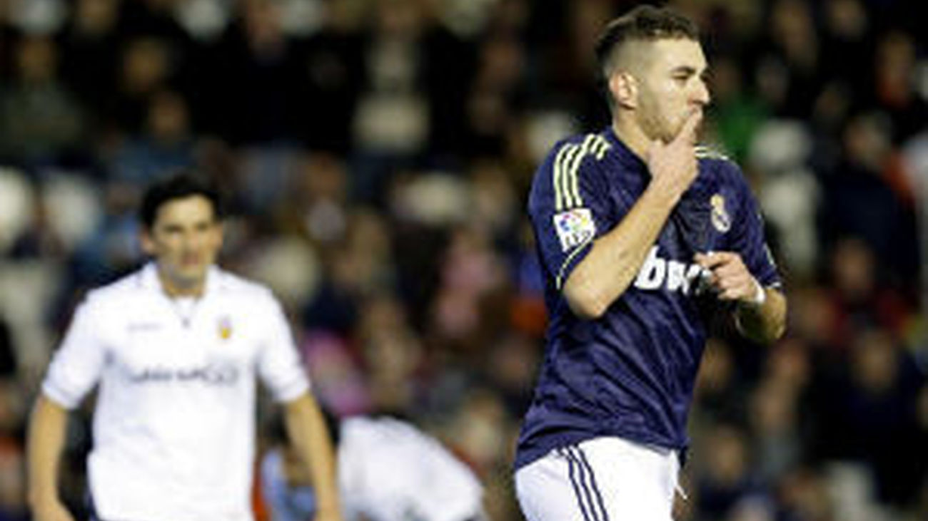 Benzemá celebra el gol ante el Valencia