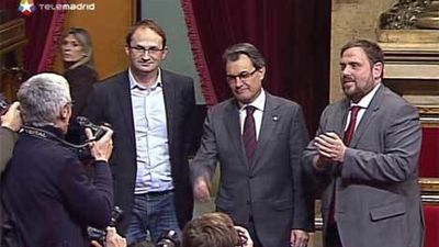 El Parlamento catalán aprueba iniciar un proceso de autodeterminación